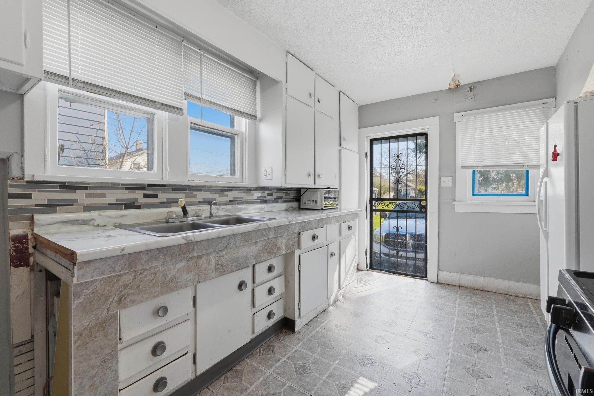 Image of 3015 Holton Avenue