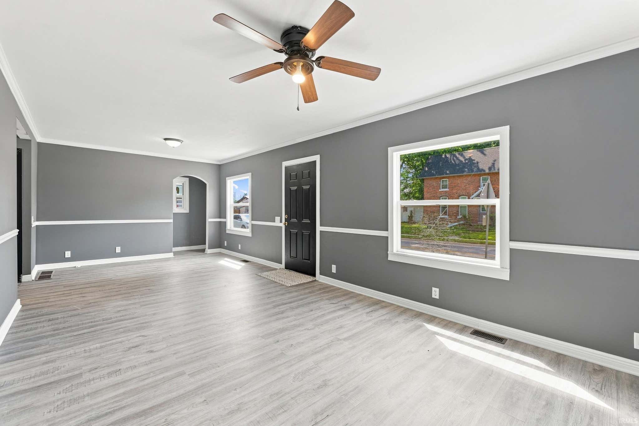 Image of 212 W LINCOLNWAY Road