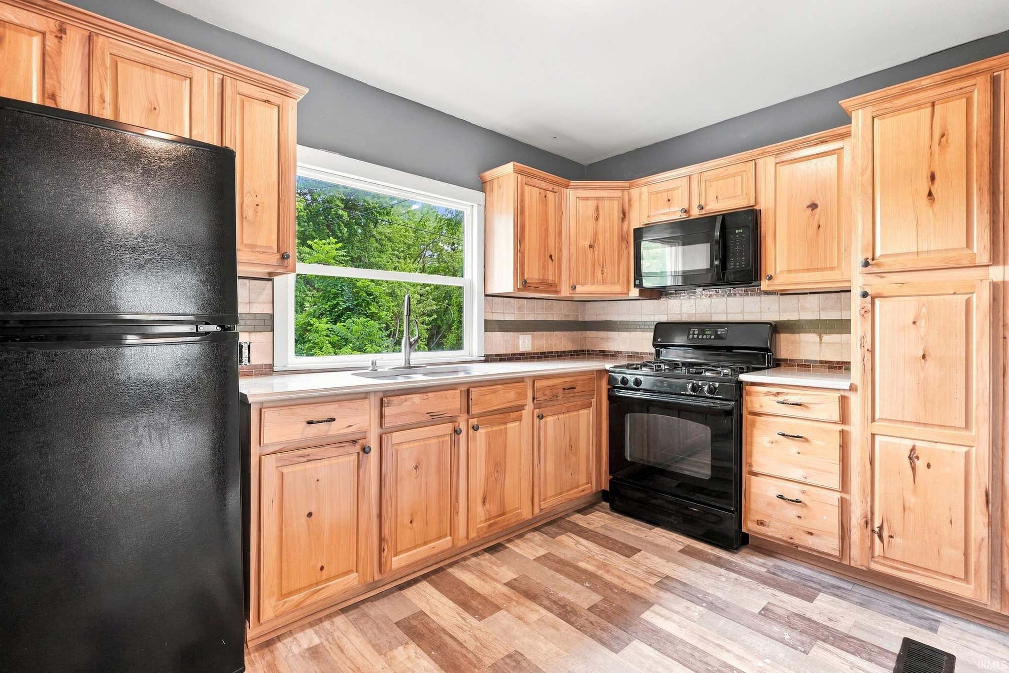 Image of 212 W LINCOLNWAY Road