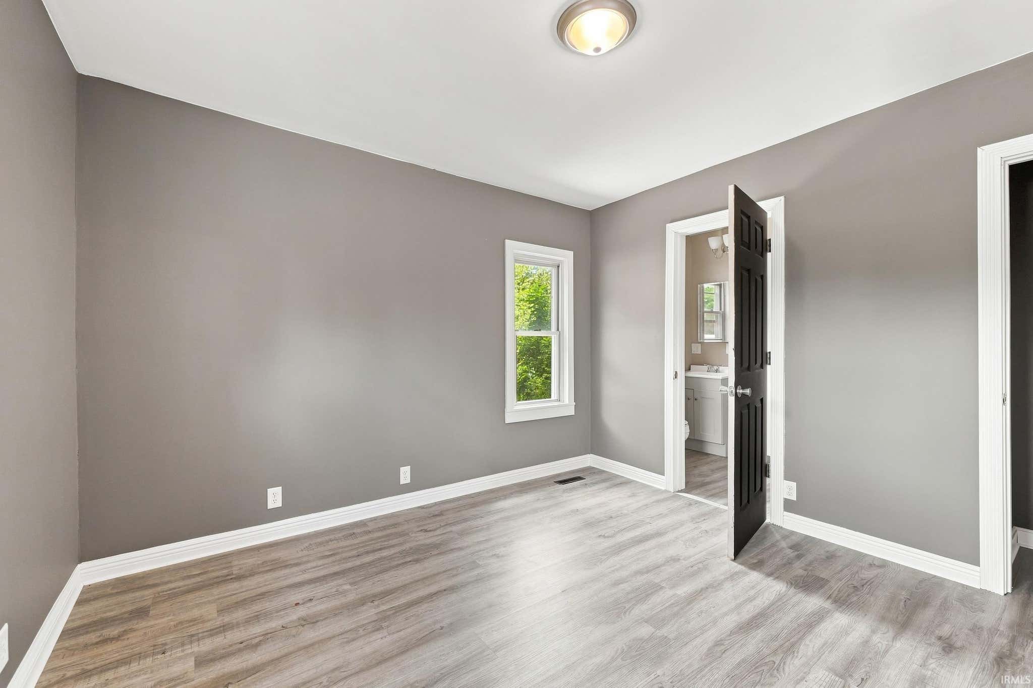 Image of 212 W LINCOLNWAY Road