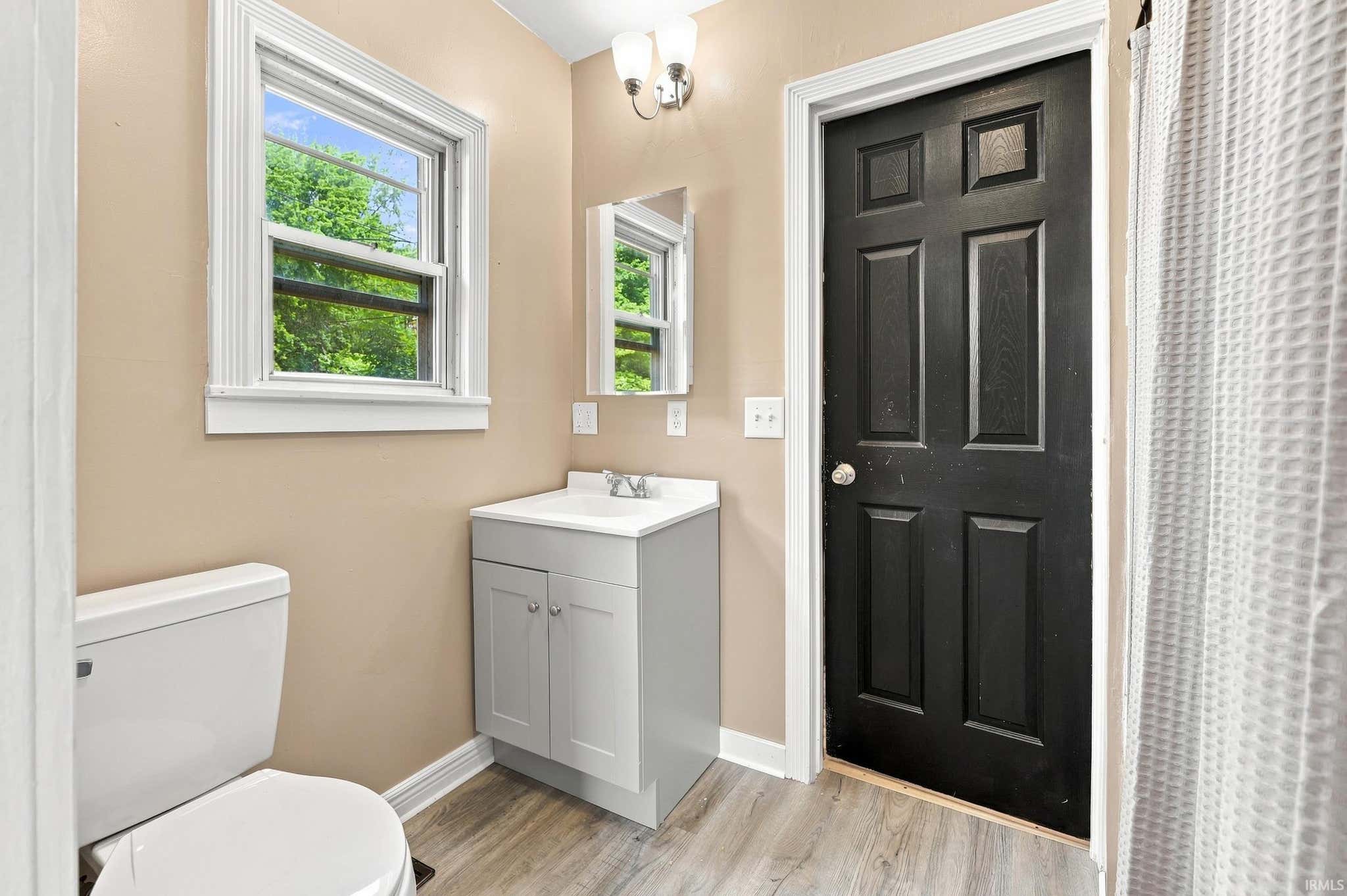 Image of 212 W LINCOLNWAY Road
