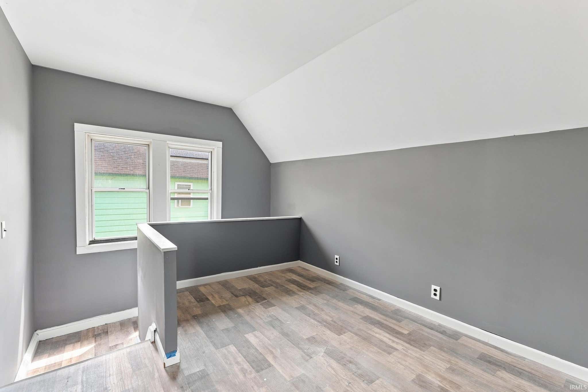 Image of 212 W LINCOLNWAY Road