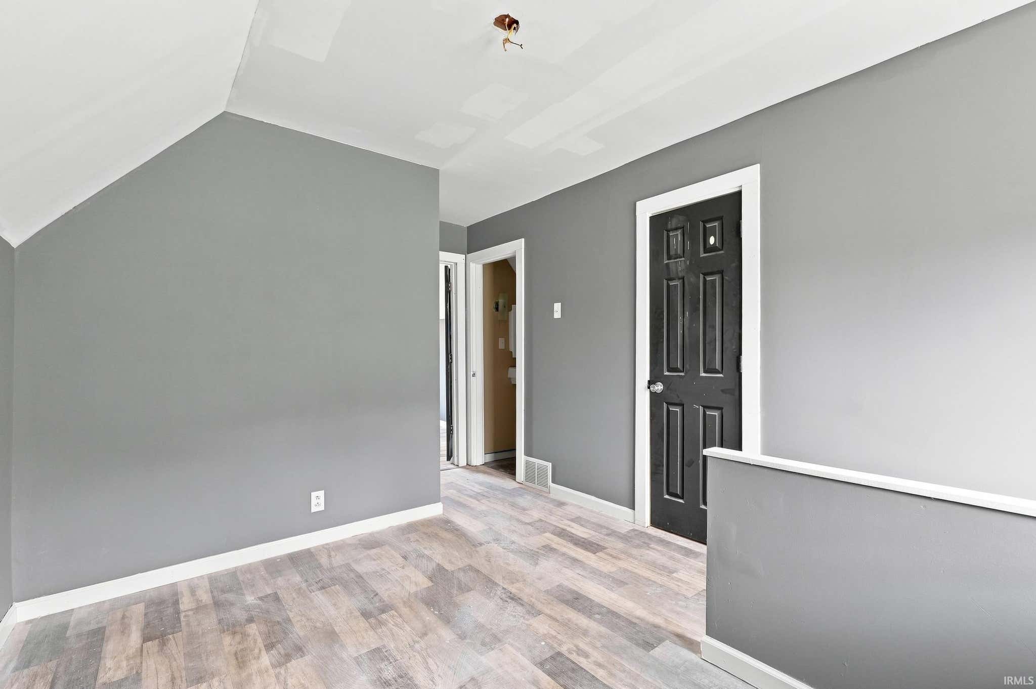 Image of 212 W LINCOLNWAY Road