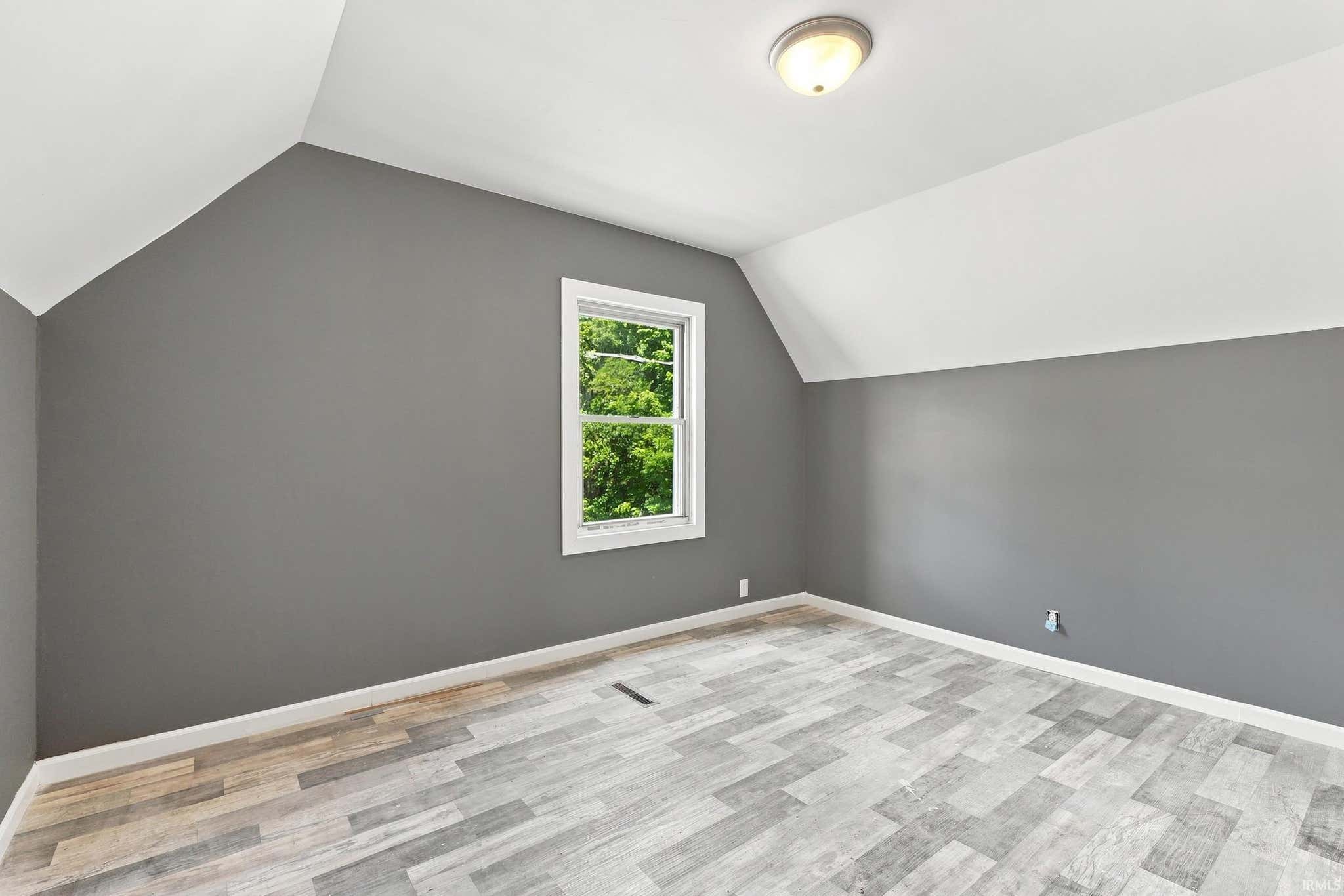 Image of 212 W LINCOLNWAY Road