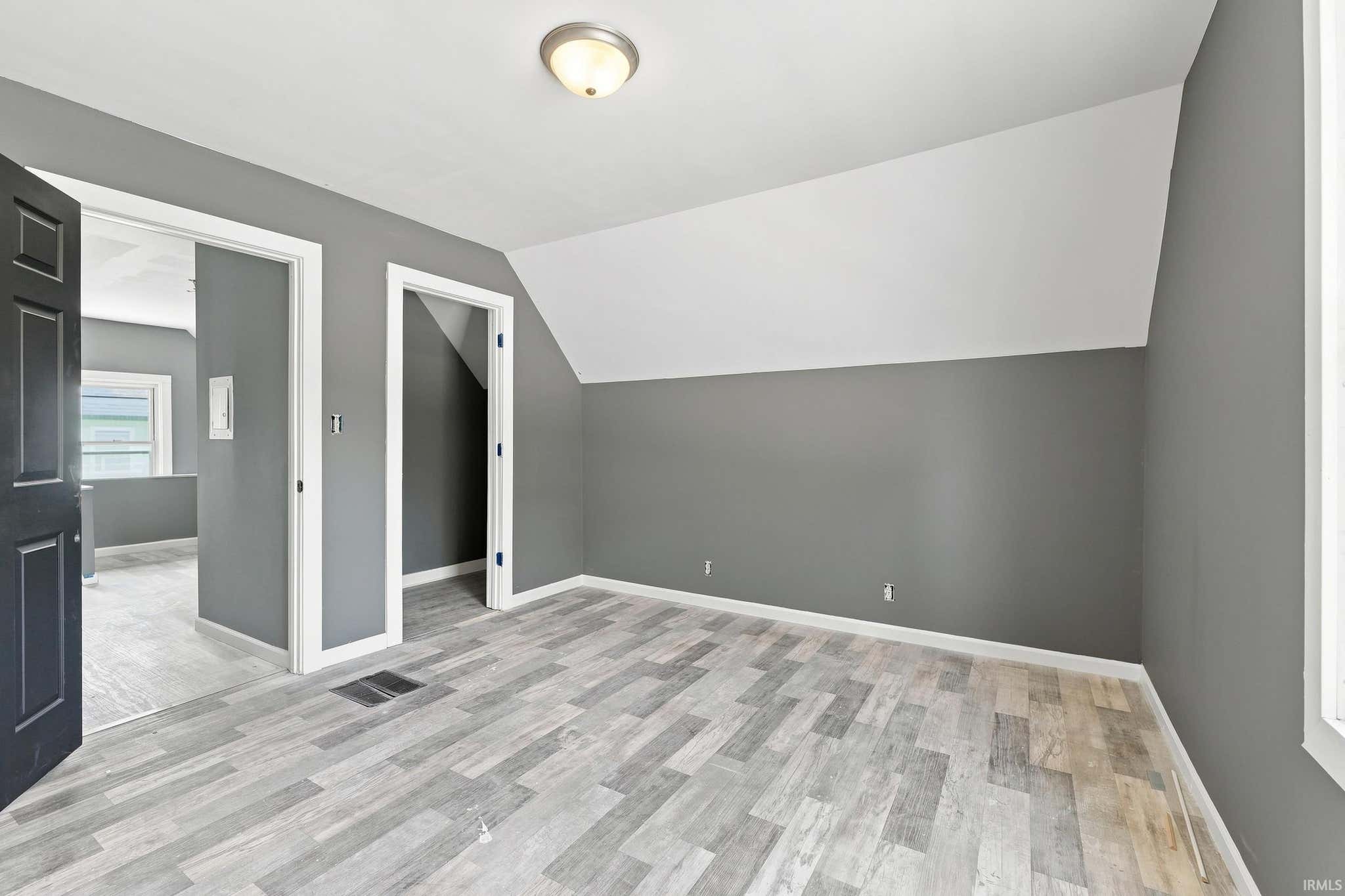 Image of 212 W LINCOLNWAY Road
