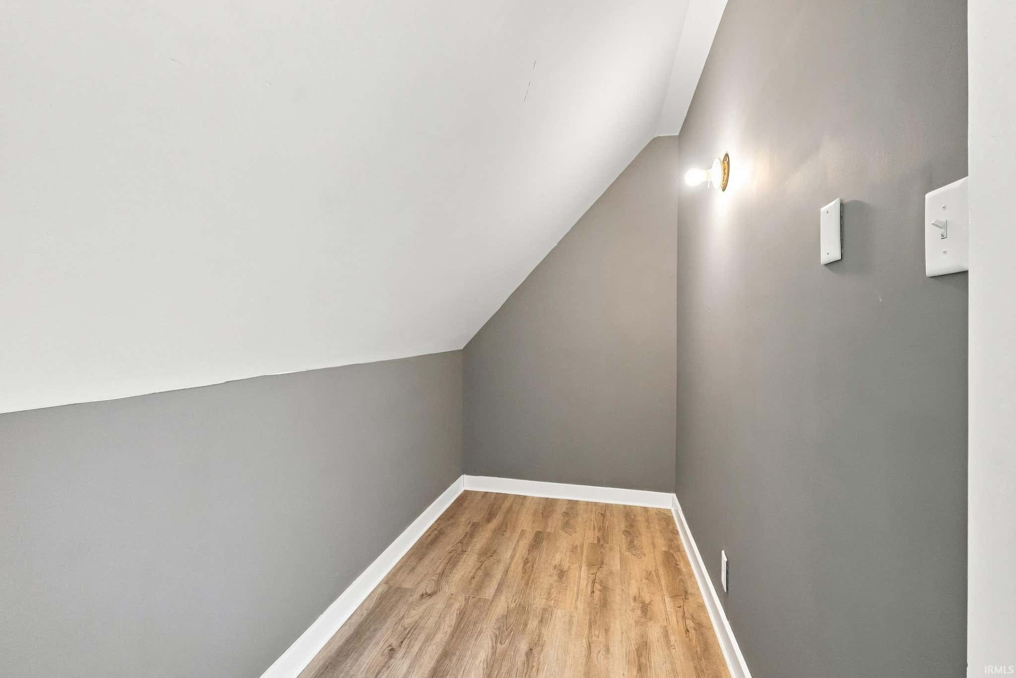 Image of 212 W LINCOLNWAY Road