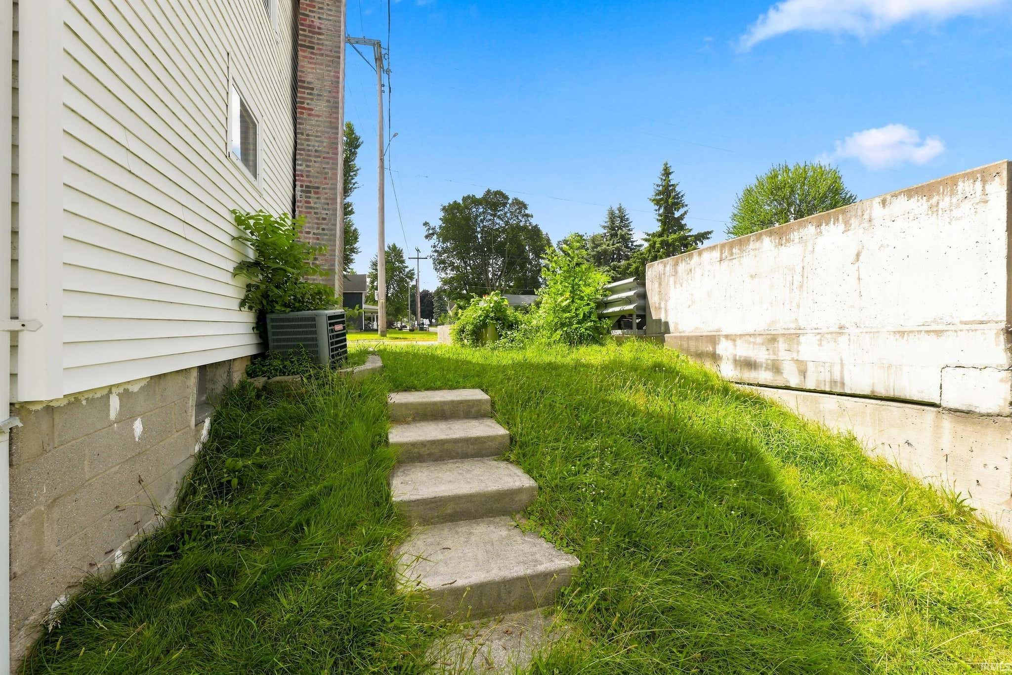 Image of 212 W LINCOLNWAY Road