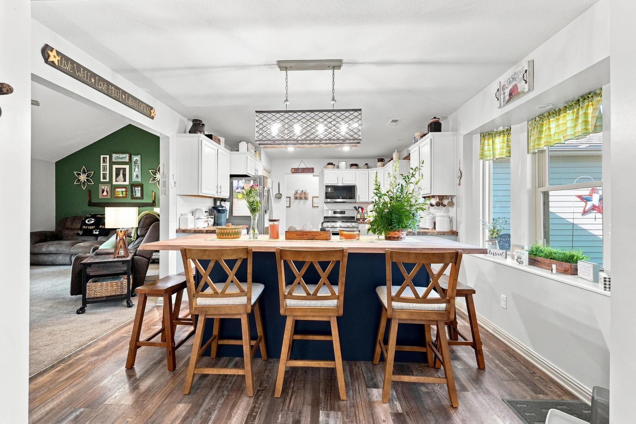 Image of 306 Sunstar Drive