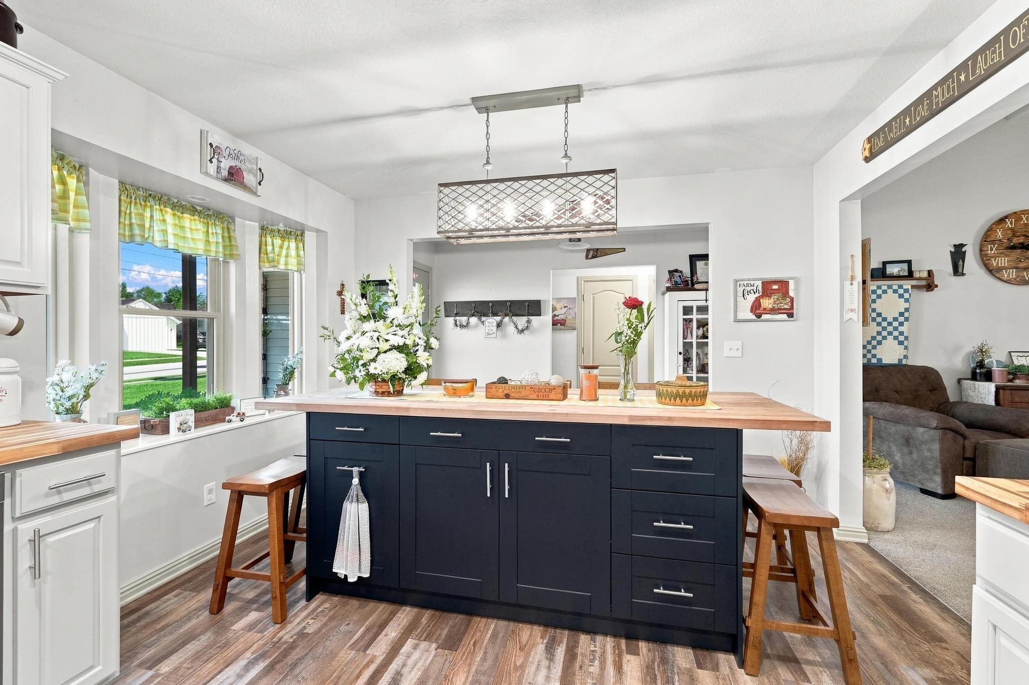 Image of 306 Sunstar Drive