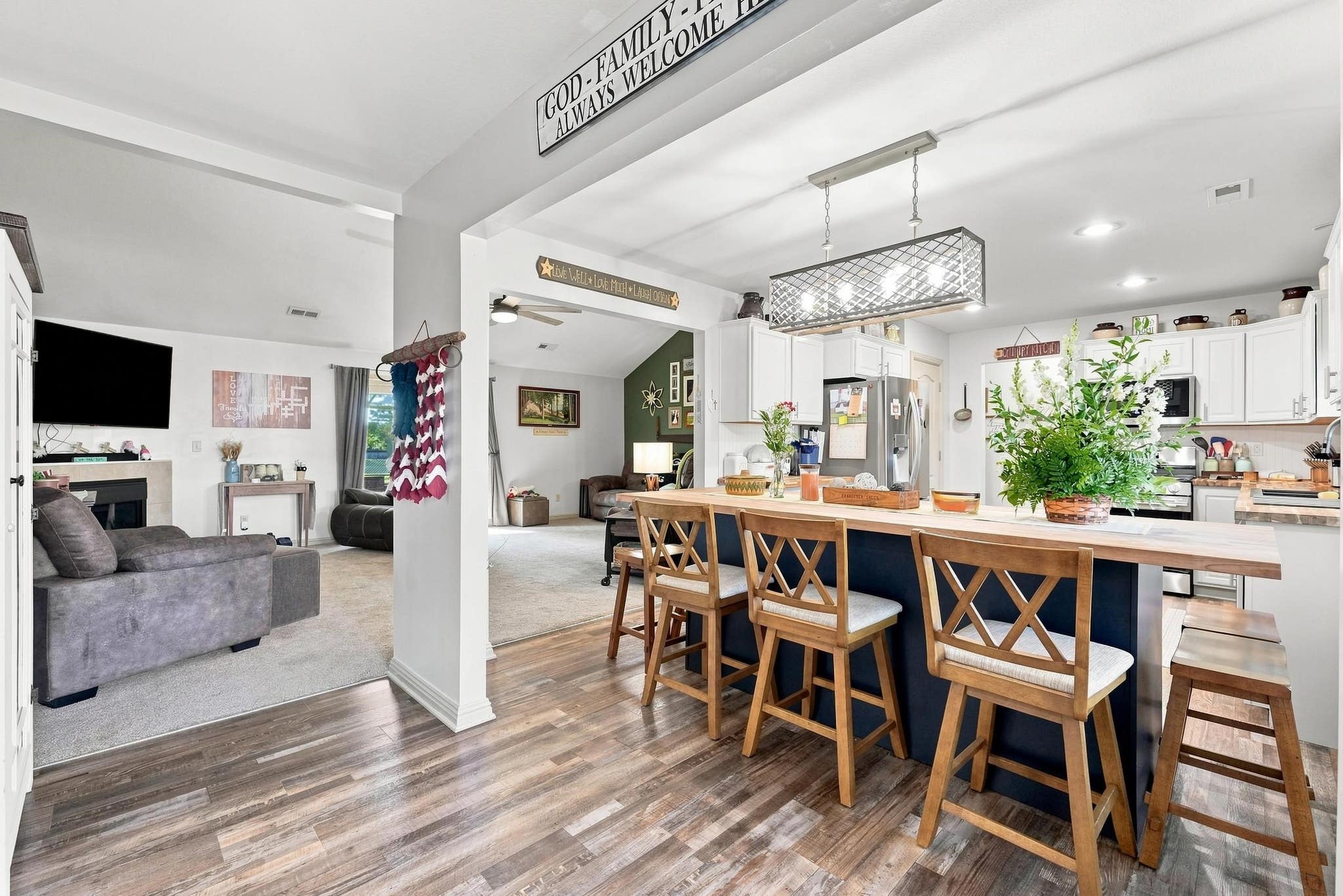 Image of 306 Sunstar Drive