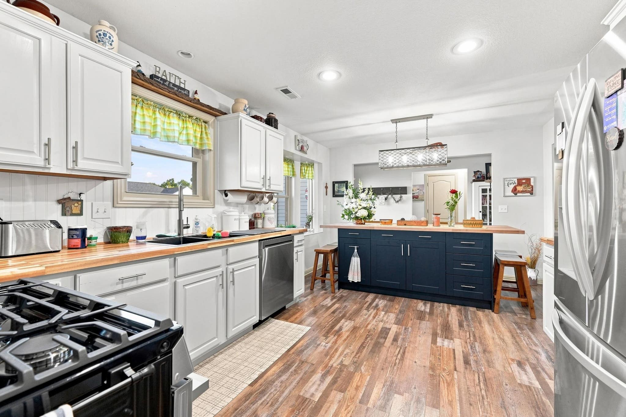 Image of 306 Sunstar Drive
