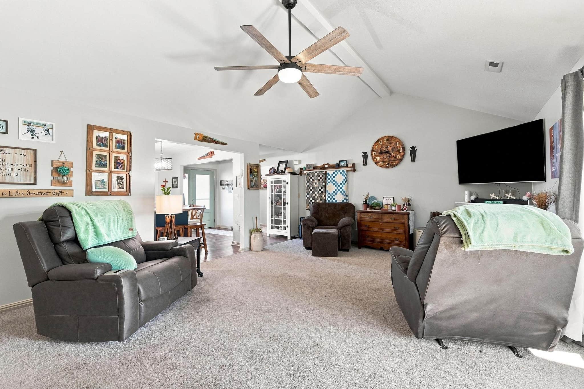 Image of 306 Sunstar Drive