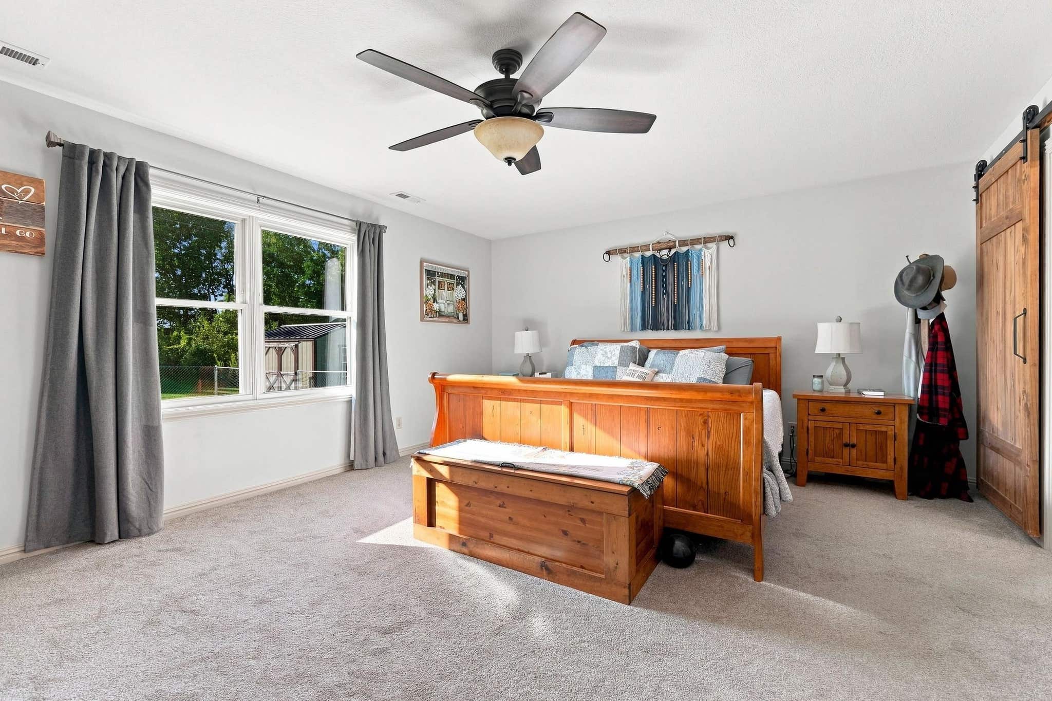 Image of 306 Sunstar Drive