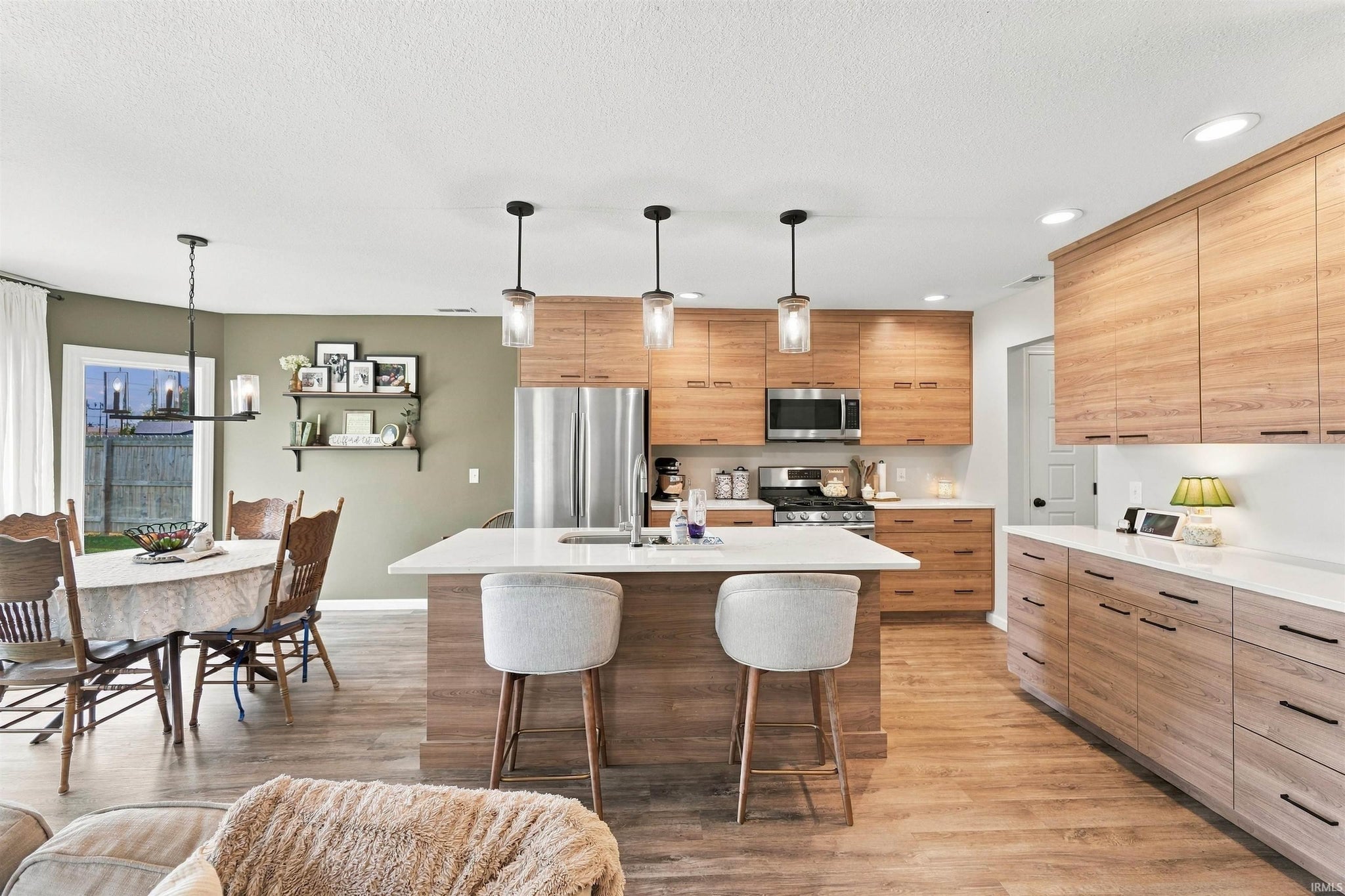 Image of 648 N Long Ridge Road